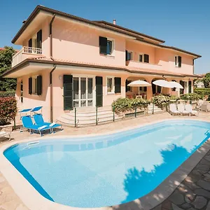 Ohana , Lido di Camaiore Italia